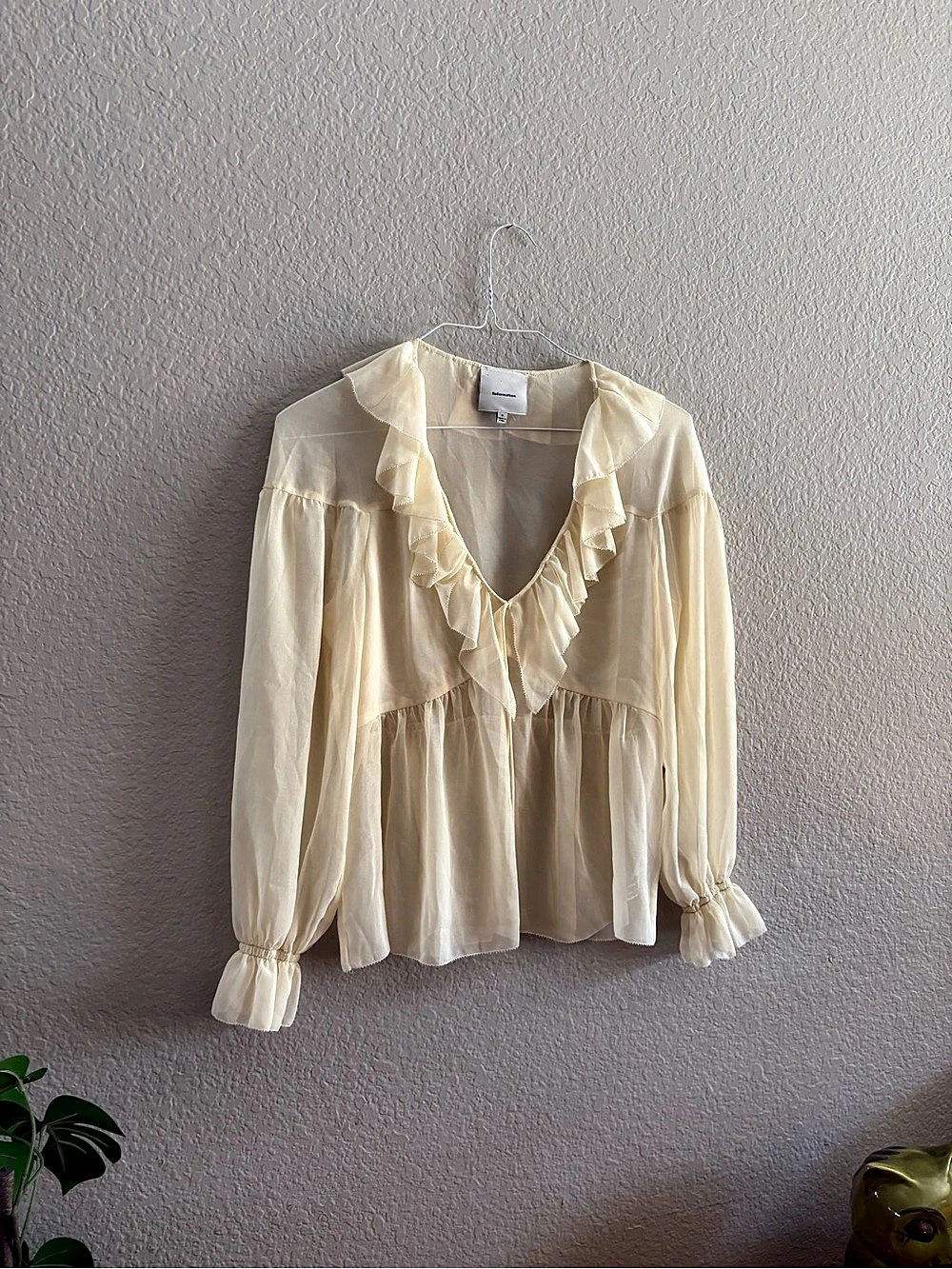 Reformation Wynn Ruffle Shirt Ruffle Blouse in Cream Size Small Like New